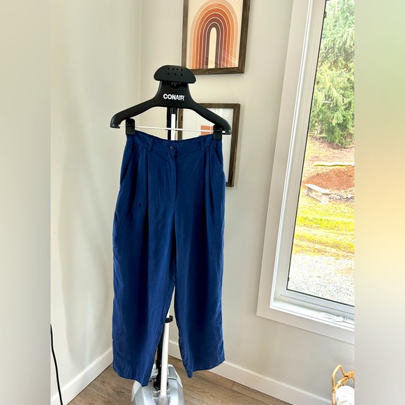 Woman tucked tapered silk pants - Picture 1 of 2